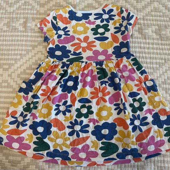 Hanna Andersson Multicolor Short Sleeved Flower Dress w/ Pockets, Kids Size 5 - Picture 4 of 4